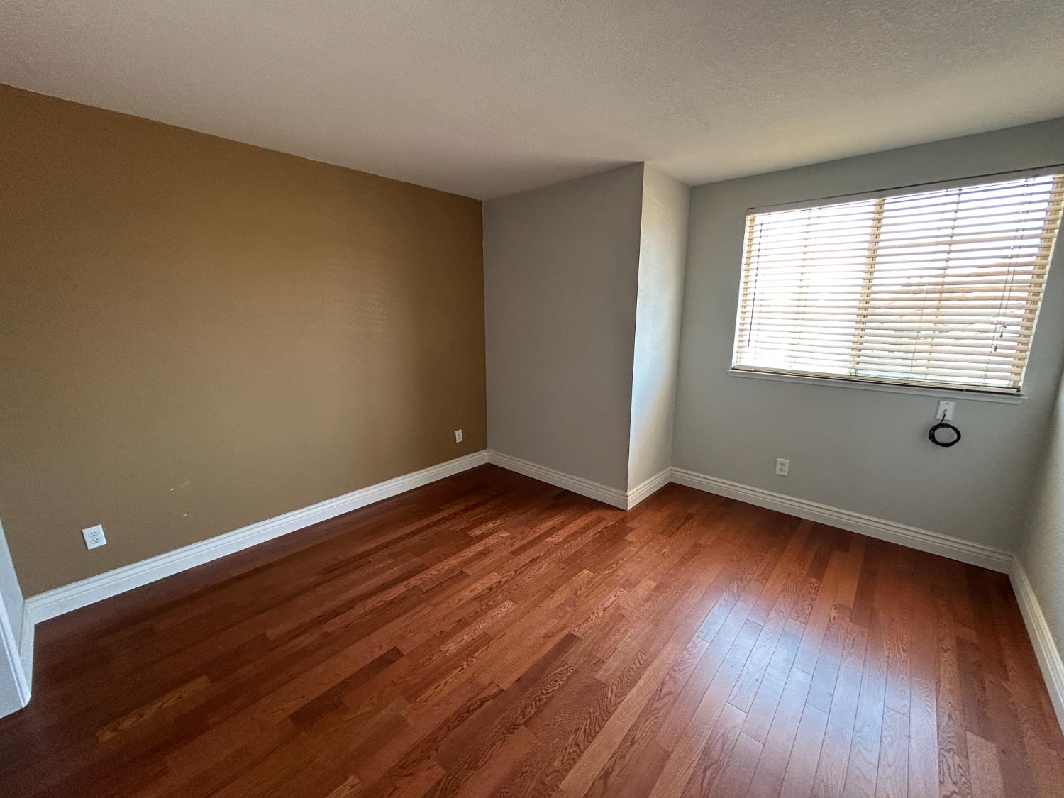 3353 El Valle Way