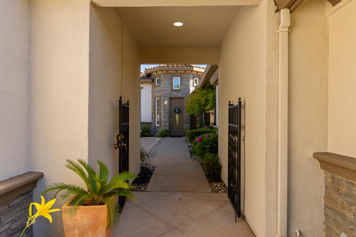 832 Royal Troon Place