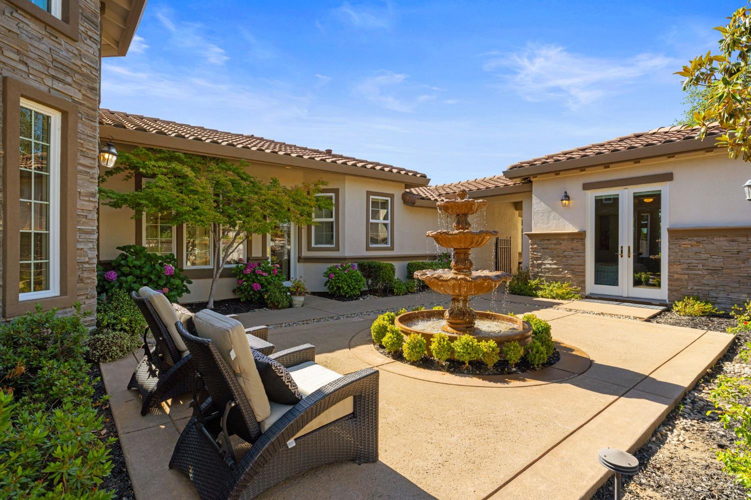 832 Royal Troon Place