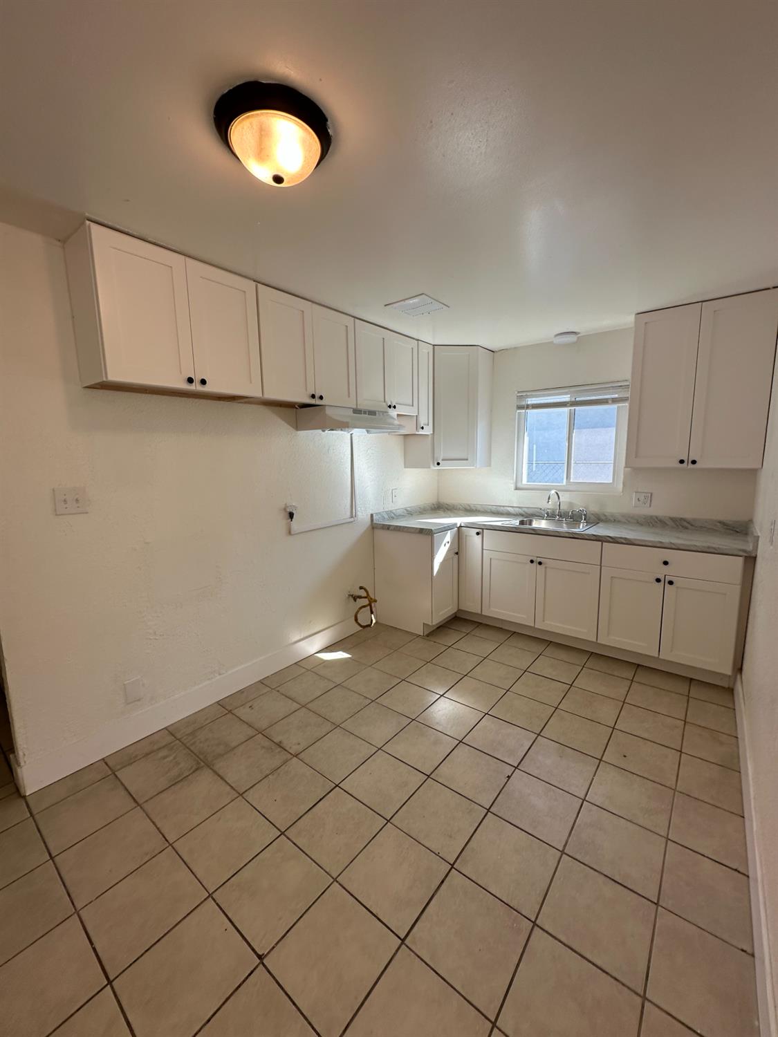 1045 W Santa Fe Avenue