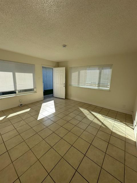 1045 W Santa Fe Avenue Merced CA 95340