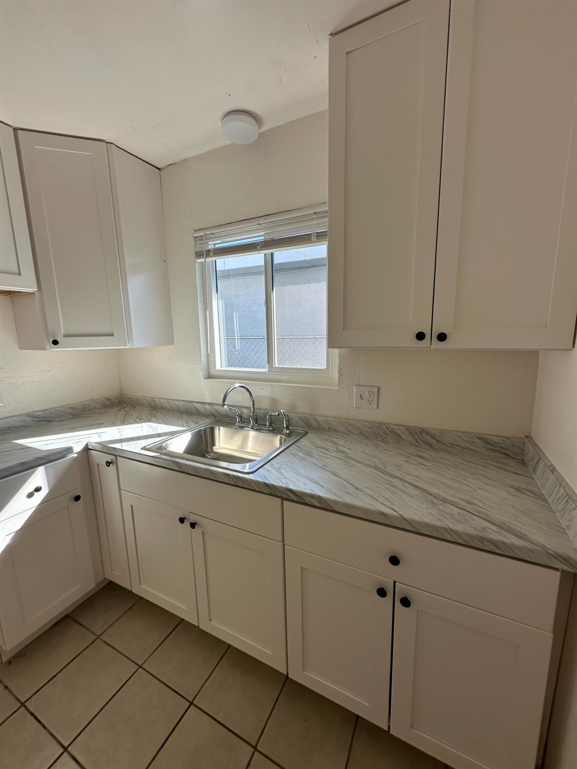 1045 W Santa Fe Avenue