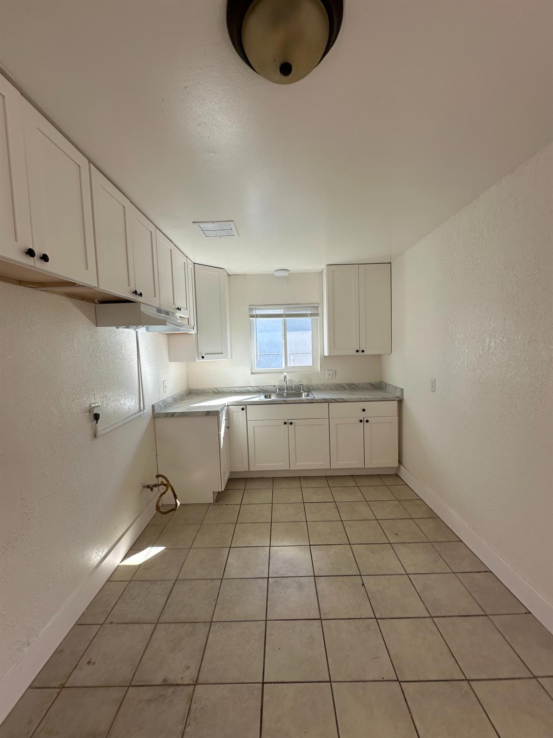 1045 W Santa Fe Avenue