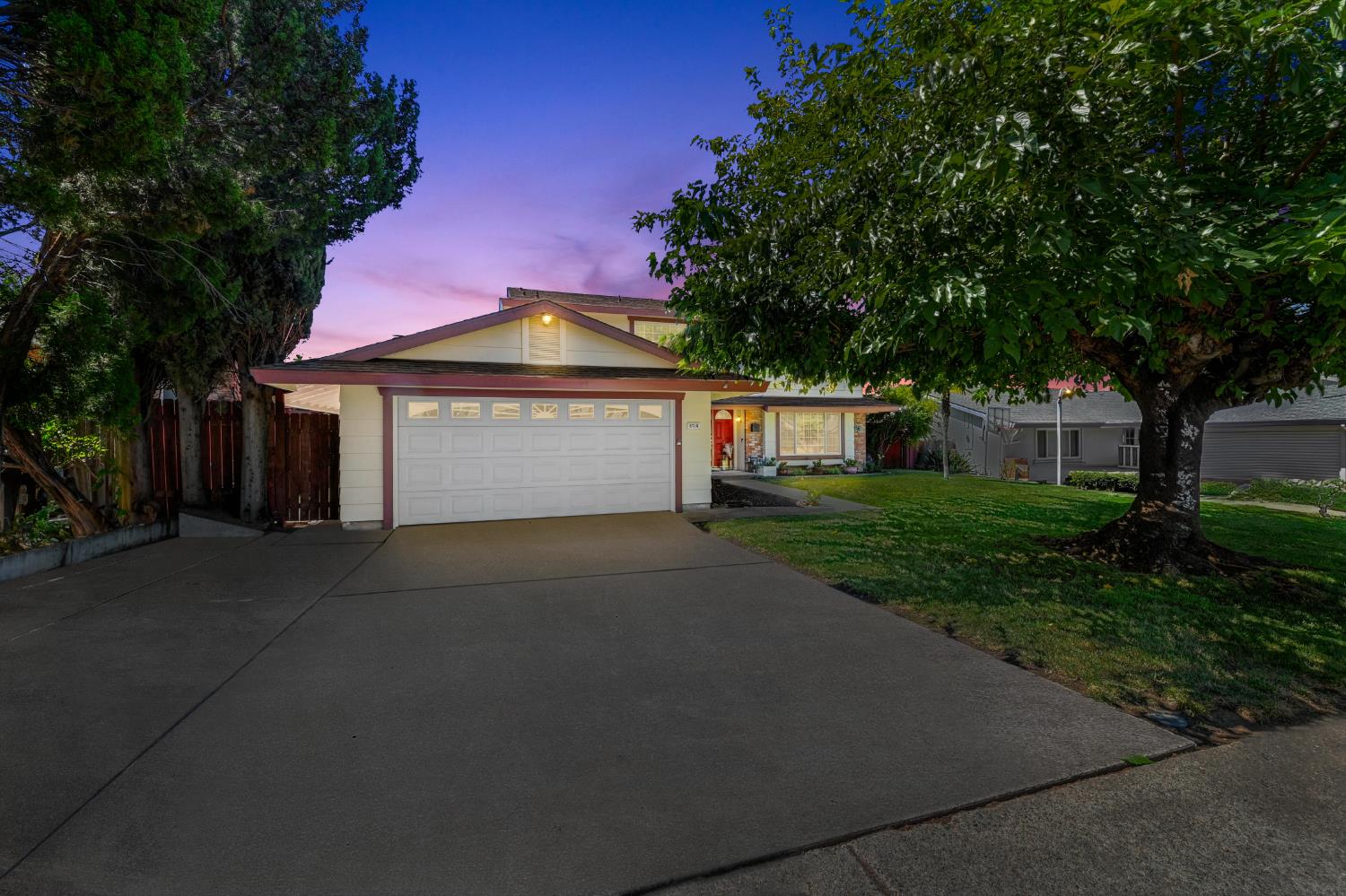 6716 Oaklawn Way