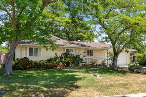 1812 Vesta Way Sacramento CA 95864