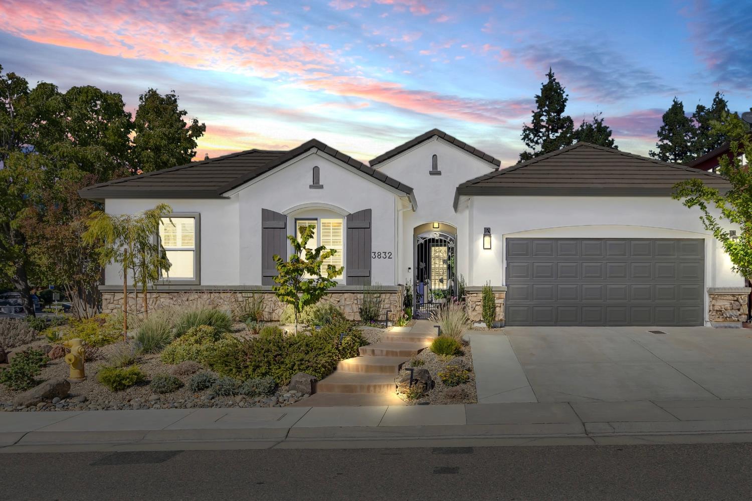 3832 Gibbons Parkway