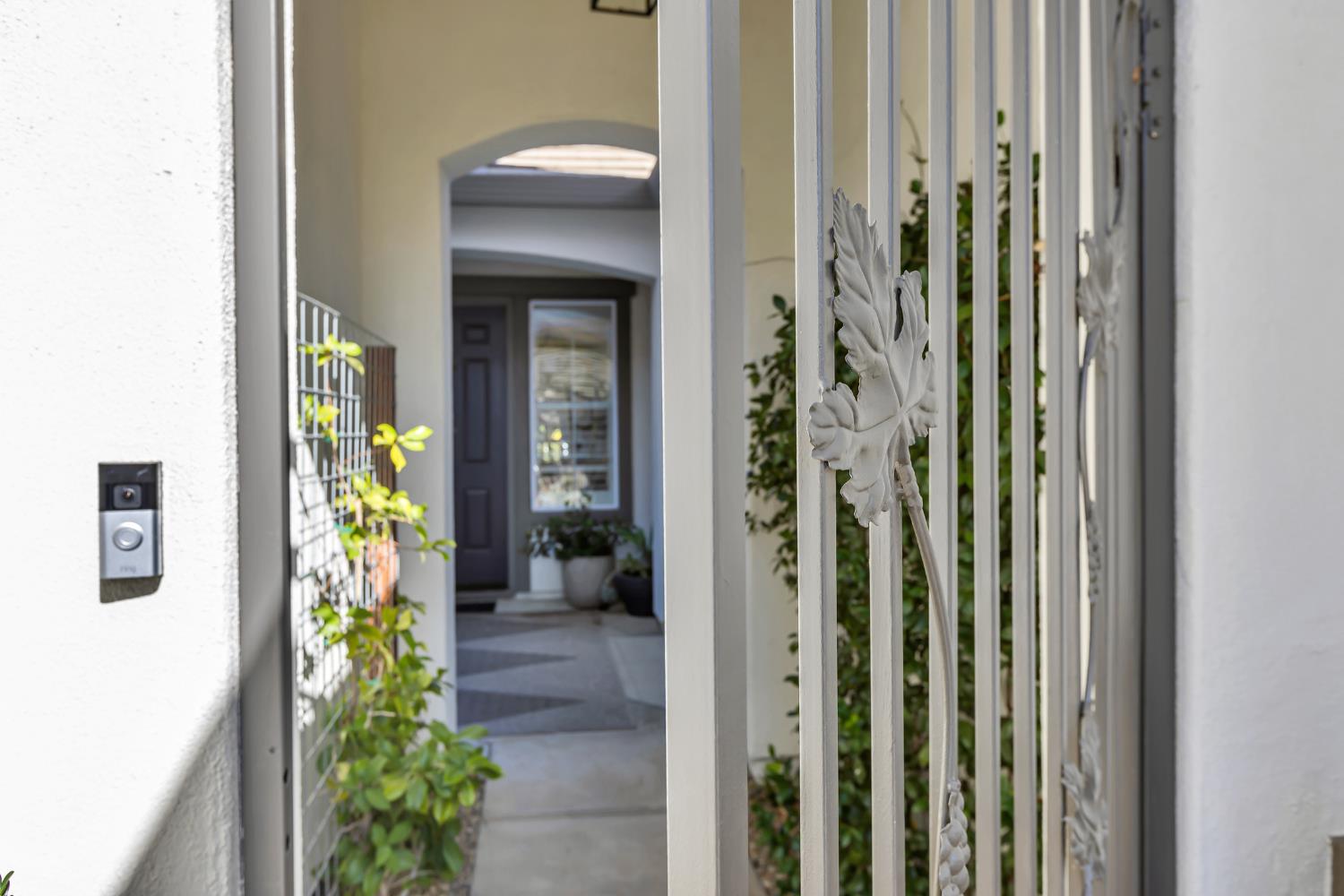 3832 Gibbons Parkway