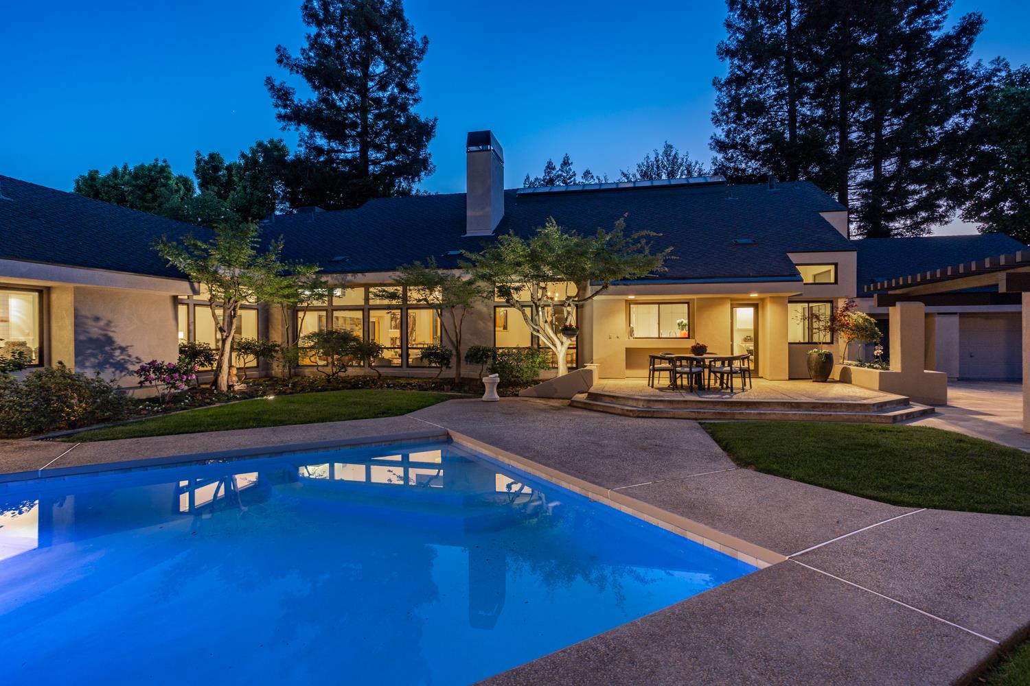 7306 Hillcrest Drive