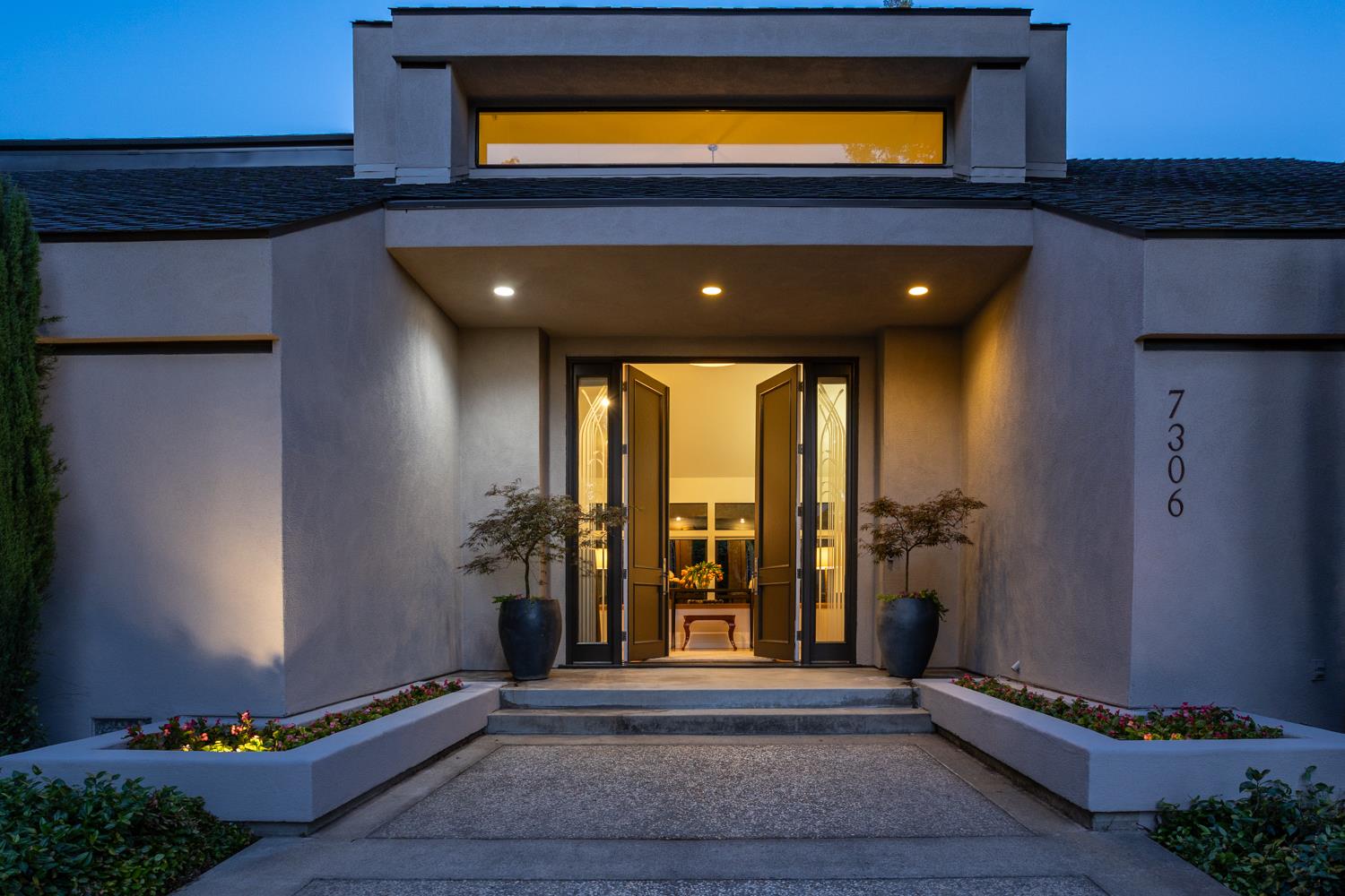 7306 Hillcrest Drive