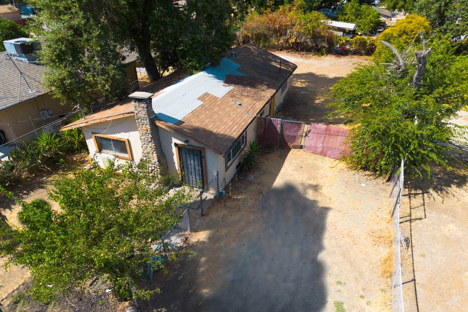 1827 N Sutro Avenue