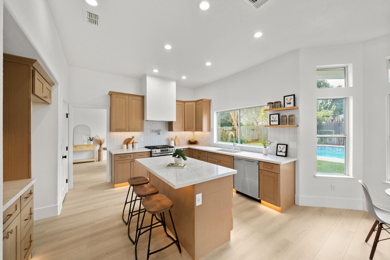 6051 Kenneth Oak Way