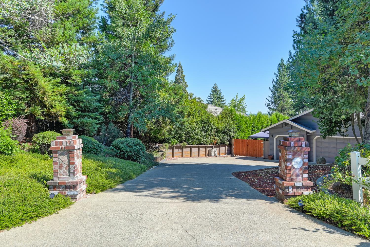 3505 Manzana Court