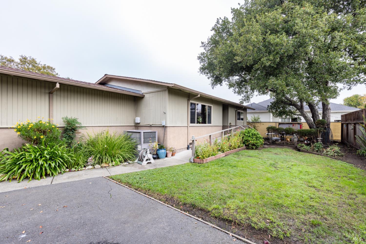 2030 W Pueblo Avenue