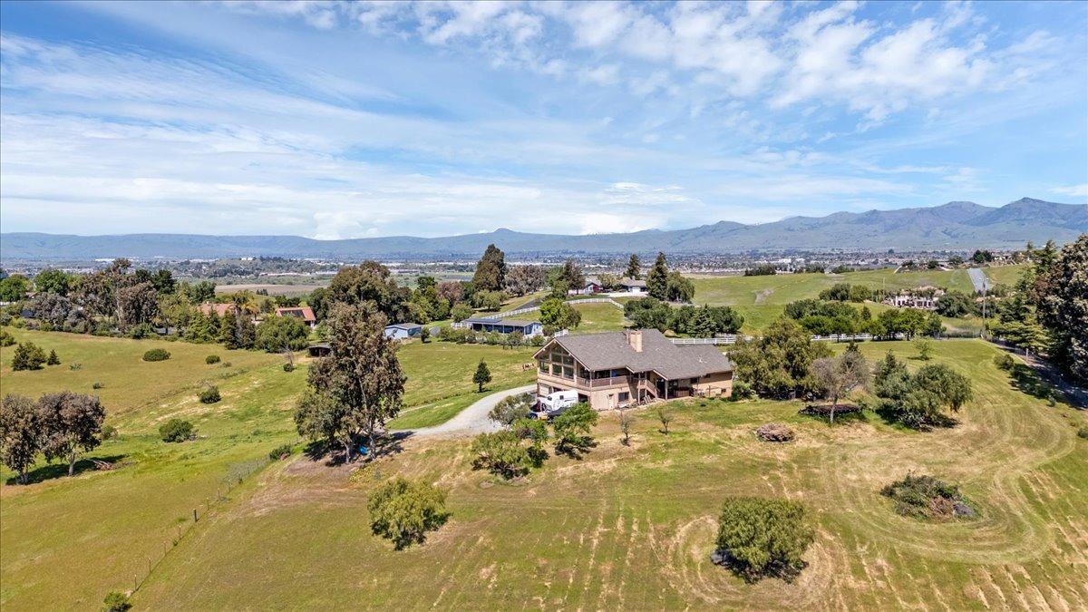 Hollister, California 95023, United States, 4 Bedrooms Bedrooms, ,4 BathroomsBathrooms,Residential,Active,103654