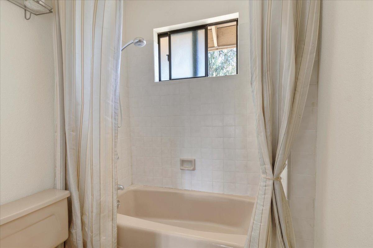 Hollister, California 95023, United States, 4 Bedrooms Bedrooms, ,4 BathroomsBathrooms,Residential,Active,103654