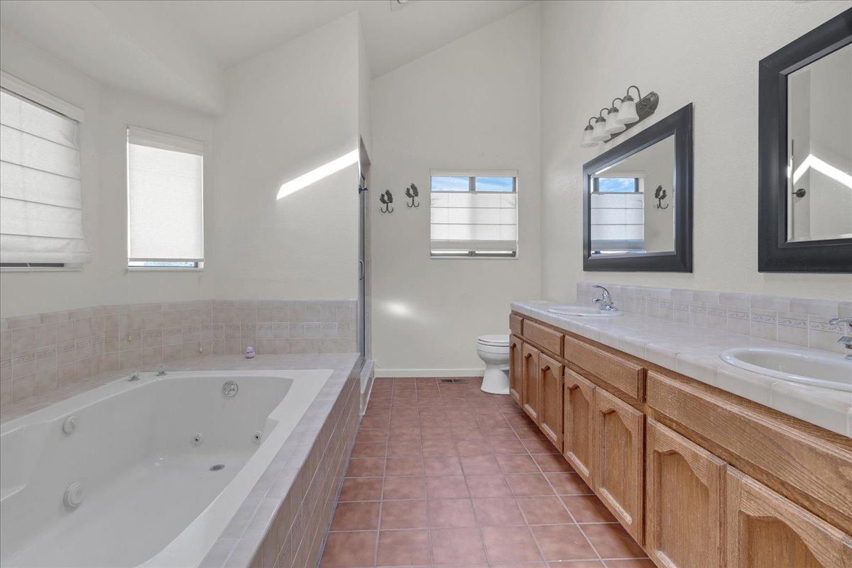 Hollister, California 95023, United States, 4 Bedrooms Bedrooms, ,4 BathroomsBathrooms,Residential,Active,103654