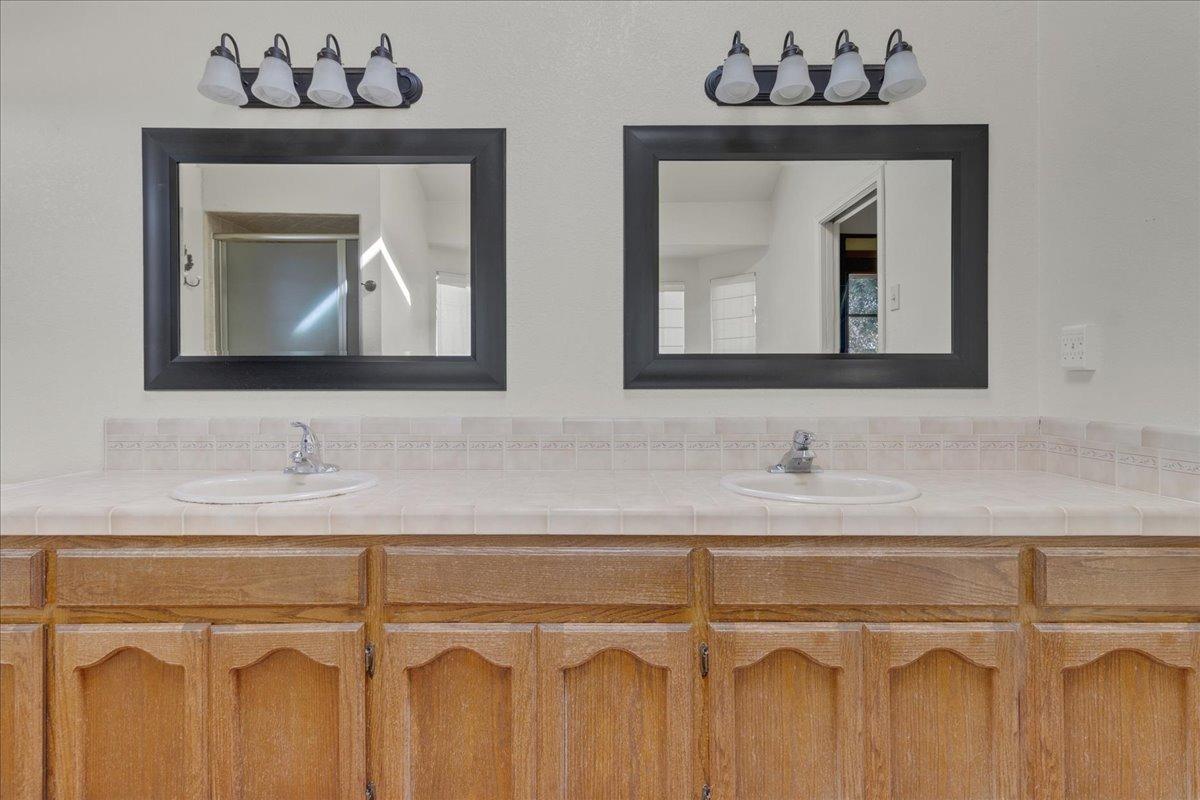 Hollister, California 95023, United States, 4 Bedrooms Bedrooms, ,4 BathroomsBathrooms,Residential,Active,103654