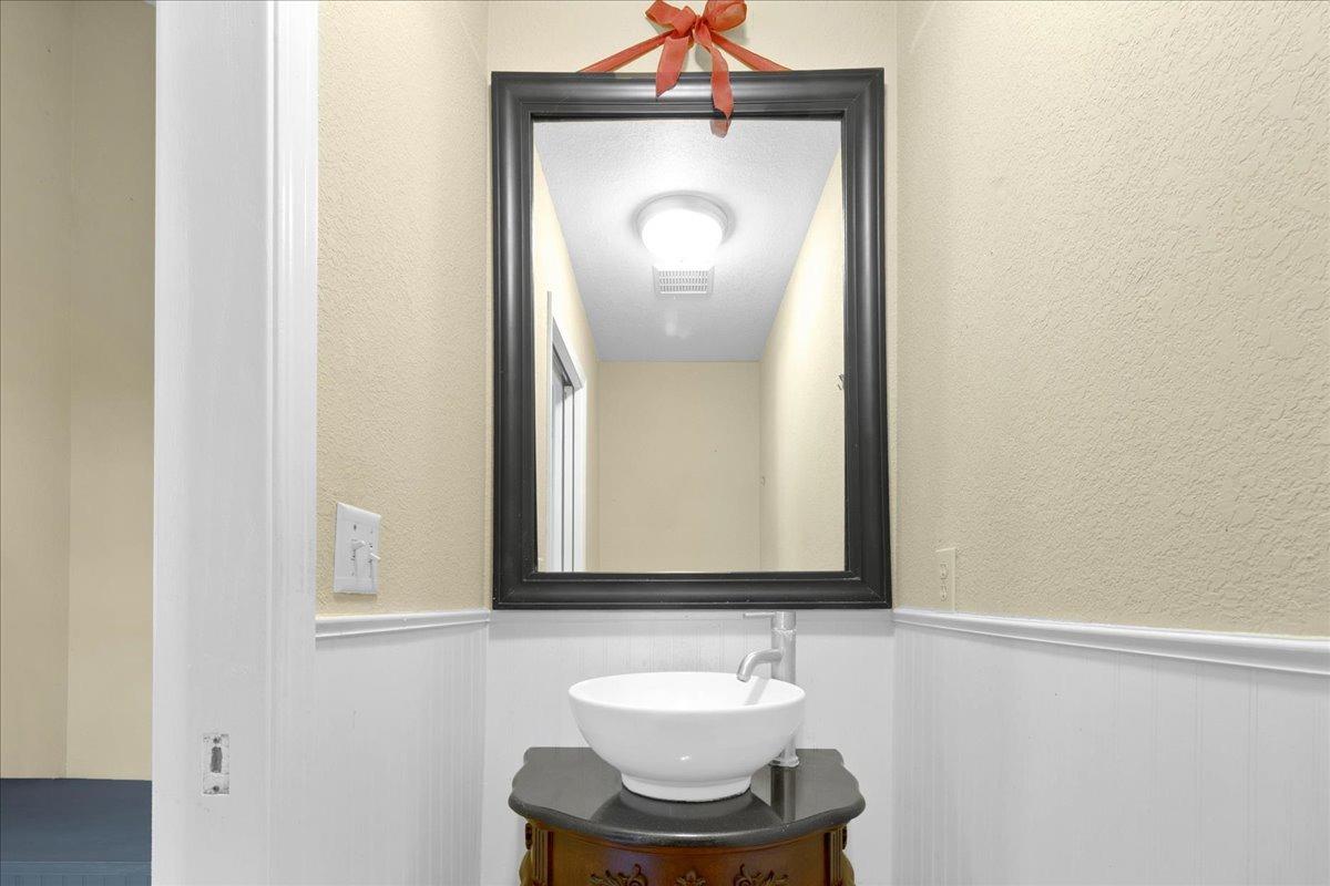 Hollister, California 95023, United States, 4 Bedrooms Bedrooms, ,4 BathroomsBathrooms,Residential,Active,103654