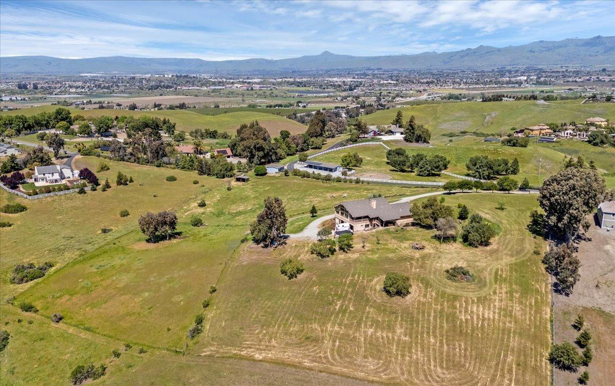 Hollister, California 95023, United States, 4 Bedrooms Bedrooms, ,4 BathroomsBathrooms,Residential,Active,103654