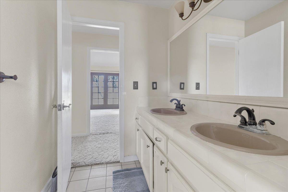 Hollister, California 95023, United States, 4 Bedrooms Bedrooms, ,4 BathroomsBathrooms,Residential,Active,103654