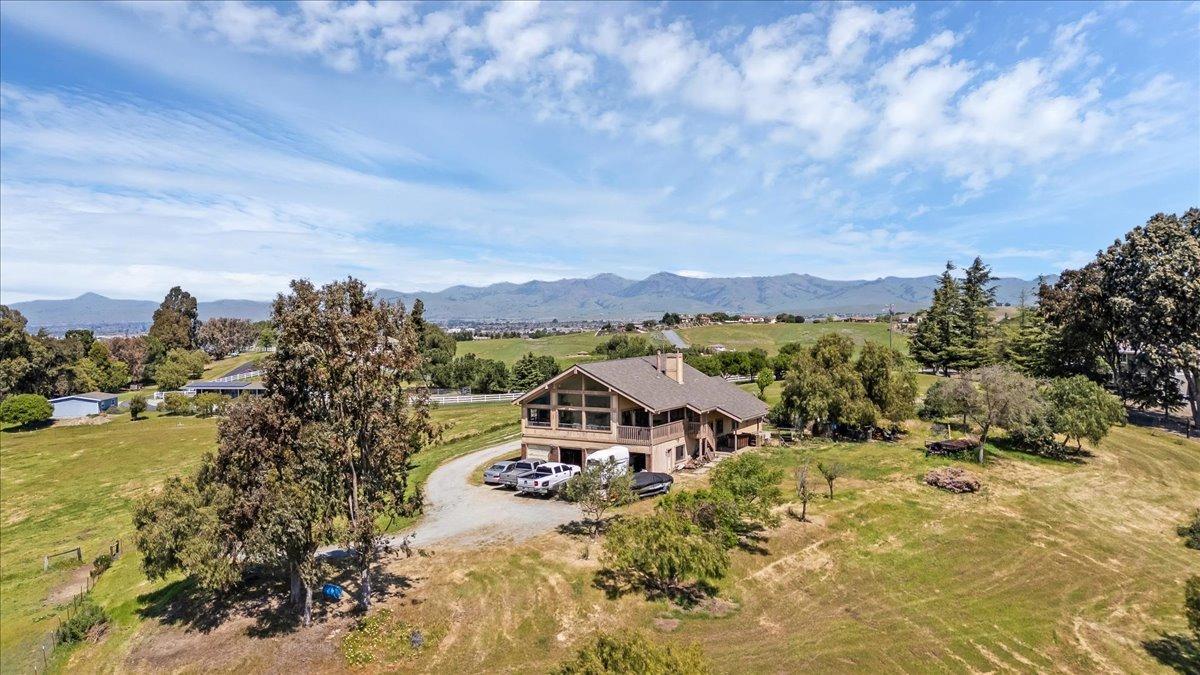 Hollister, California 95023, United States, 4 Bedrooms Bedrooms, ,4 BathroomsBathrooms,Residential,Active,103654