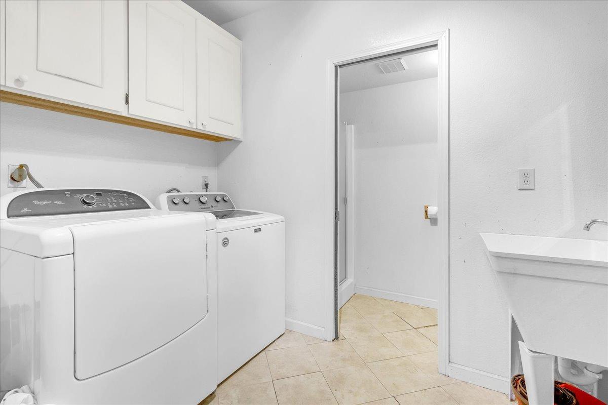 Hollister, California 95023, United States, 4 Bedrooms Bedrooms, ,4 BathroomsBathrooms,Residential,Active,103654