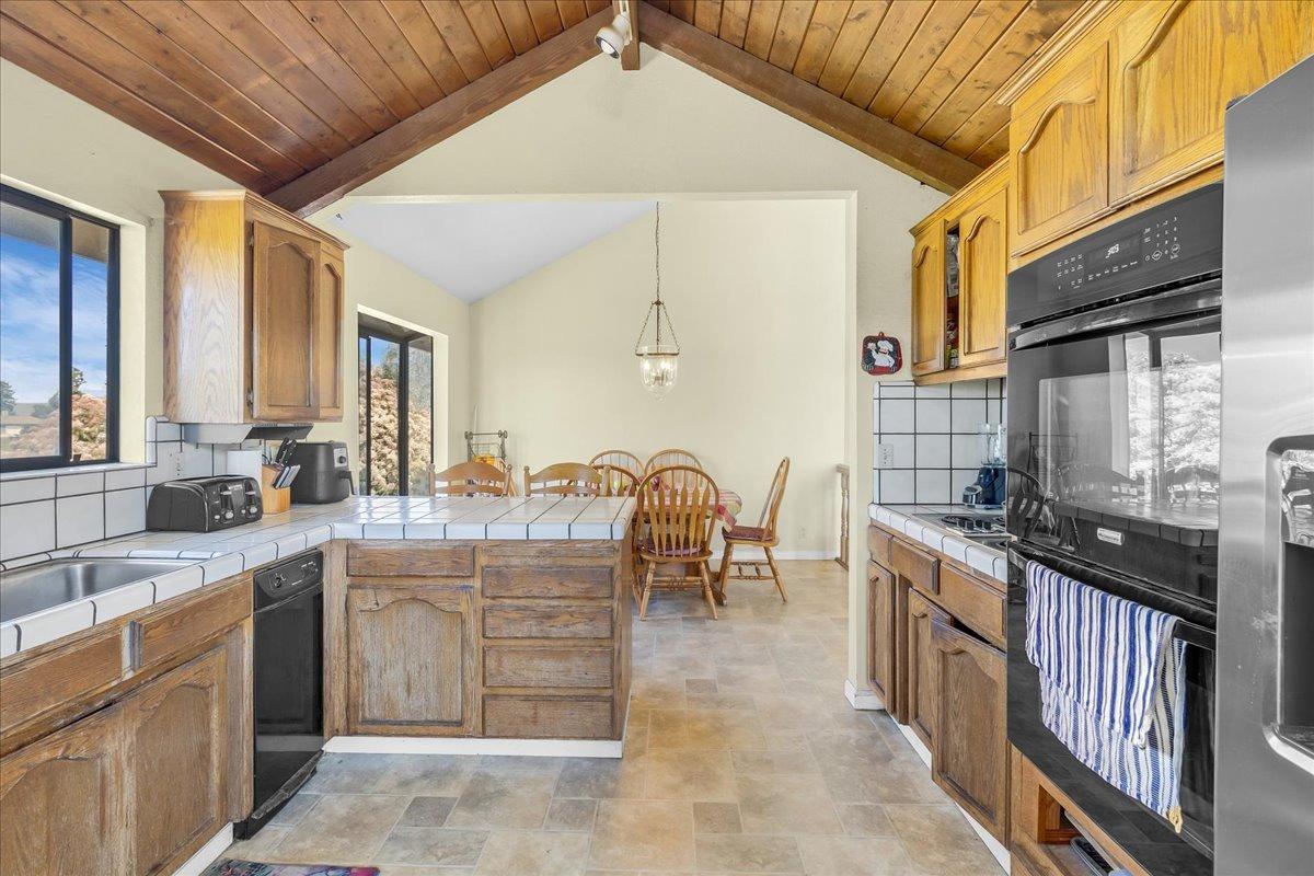 Hollister, California 95023, United States, 4 Bedrooms Bedrooms, ,4 BathroomsBathrooms,Residential,Active,103654