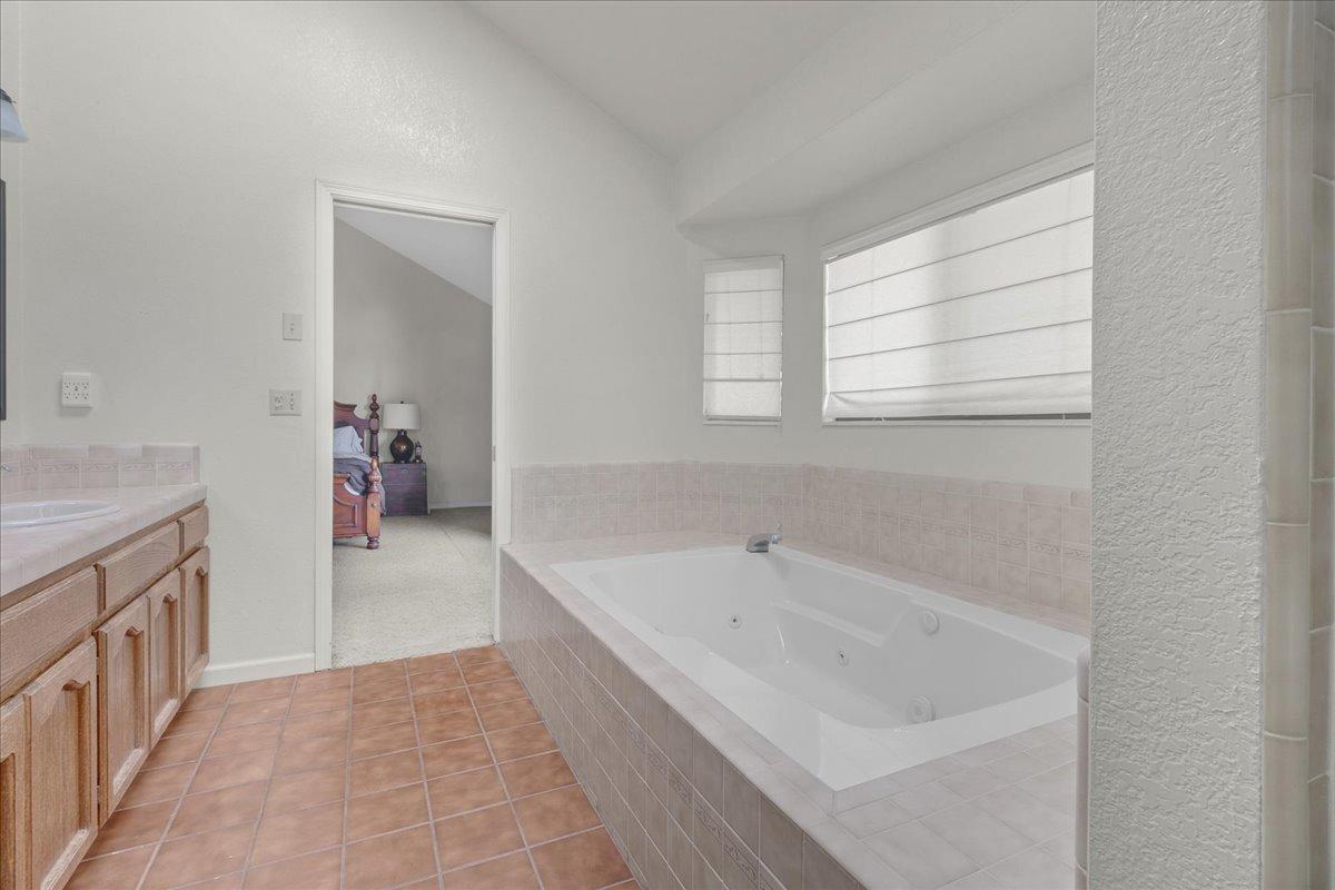 Hollister, California 95023, United States, 4 Bedrooms Bedrooms, ,4 BathroomsBathrooms,Residential,Active,103654