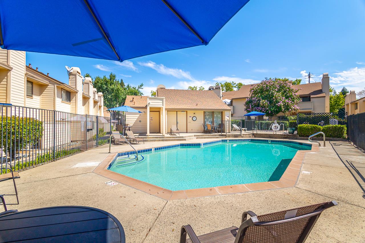 5607 Walnut Avenue 10