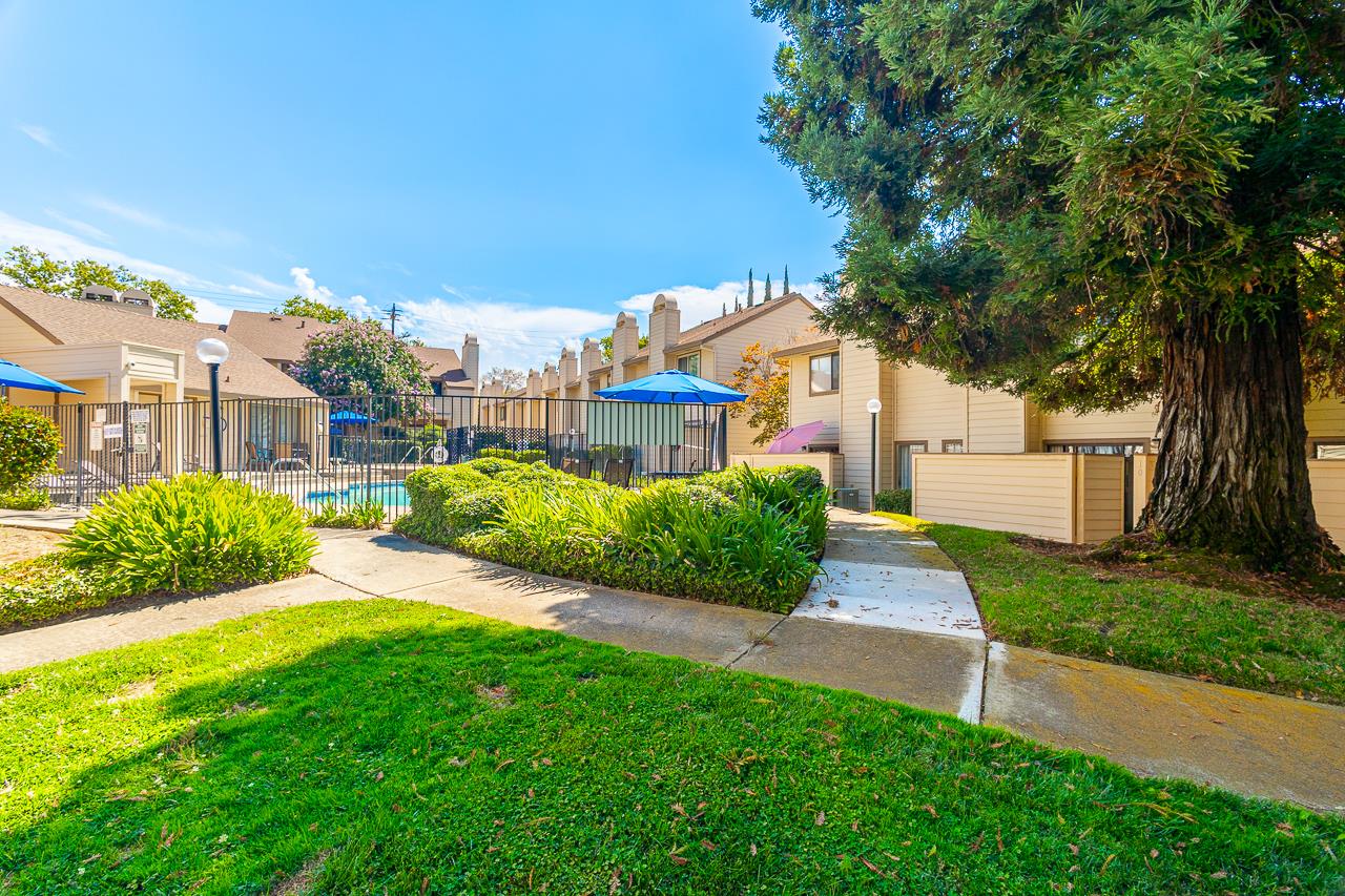 5607 Walnut Avenue 10