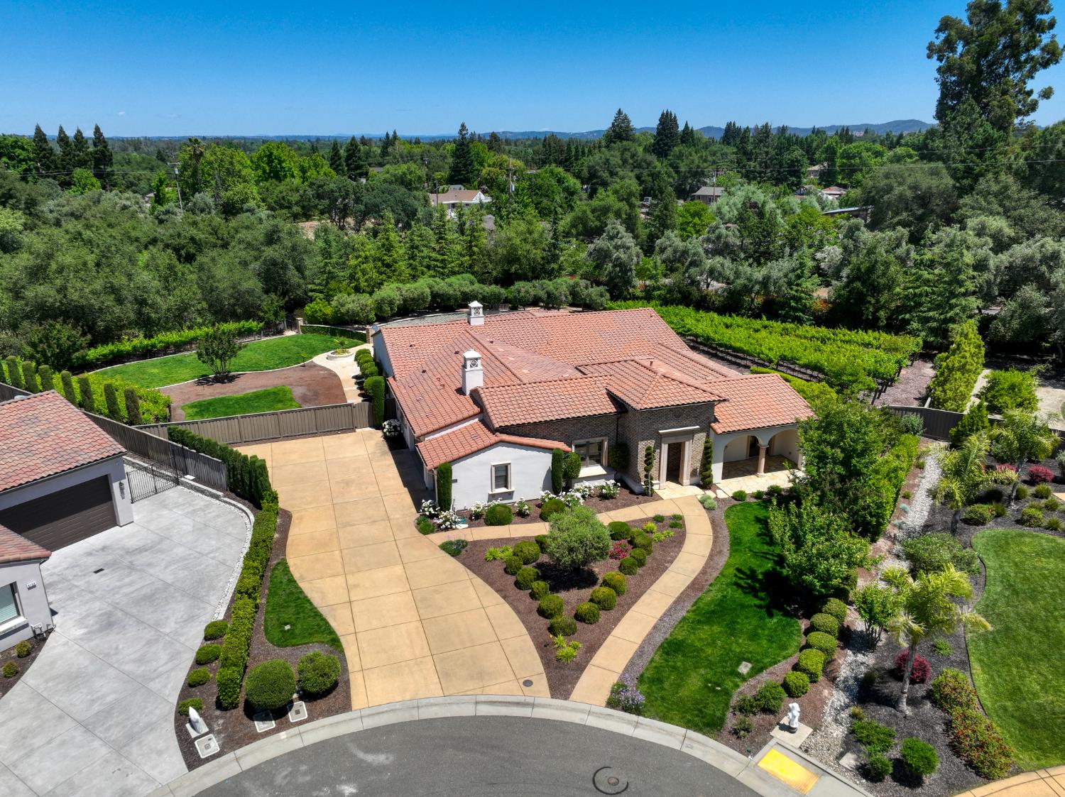 8100 Woodland Grove Place