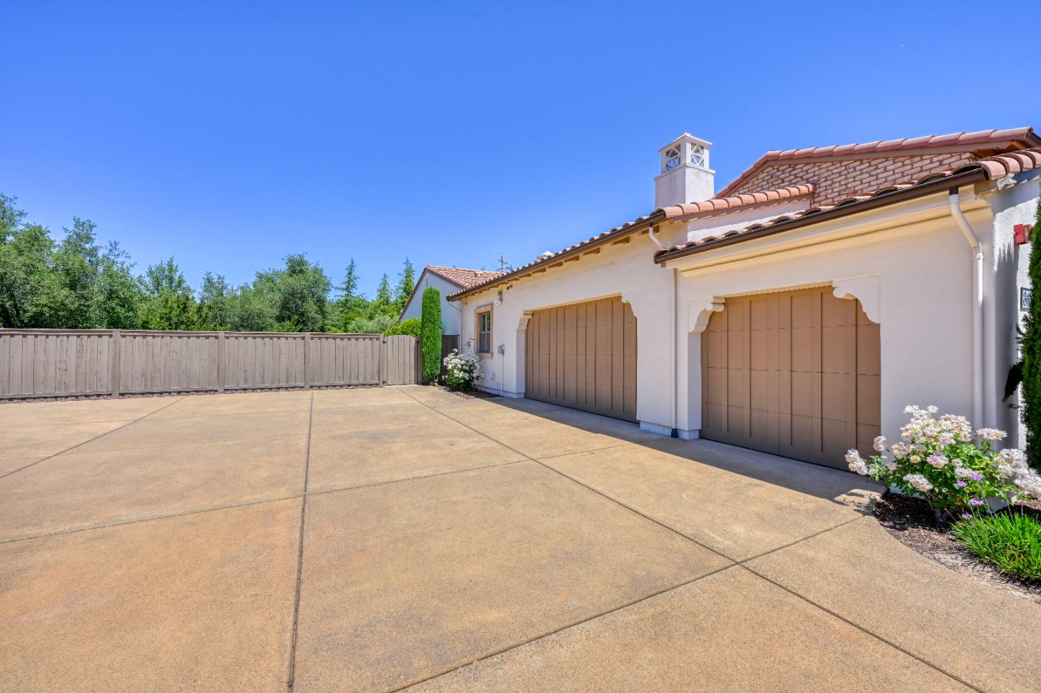8100 Woodland Grove Place