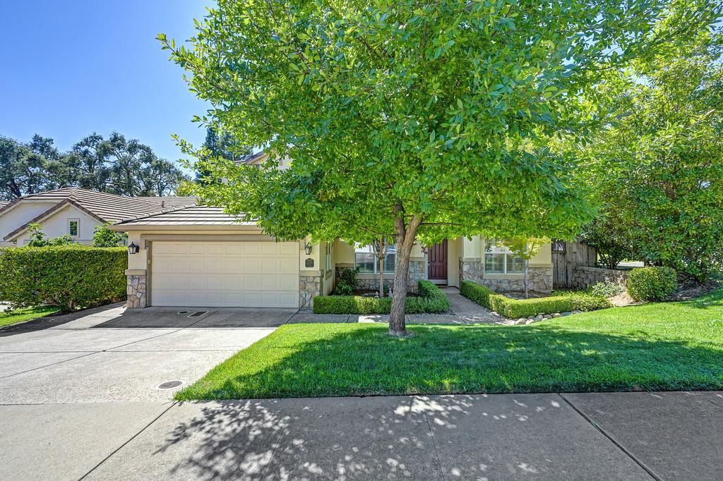 5825 Oak Place Court