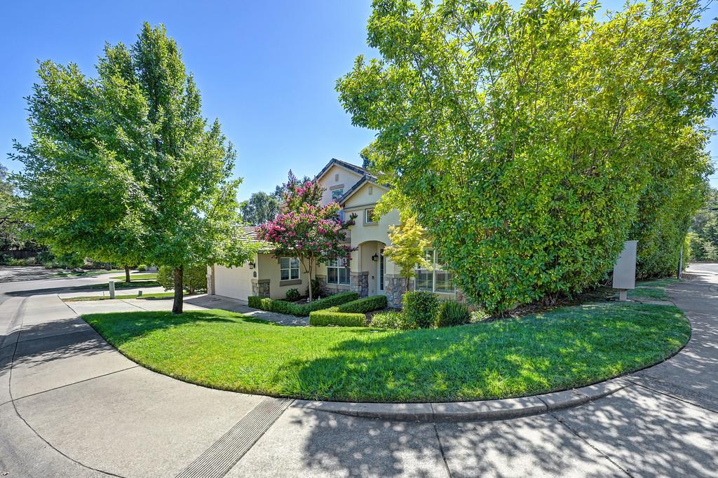 5825 Oak Place Court