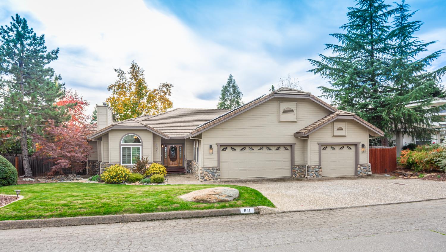 841 Oak Crest Circle