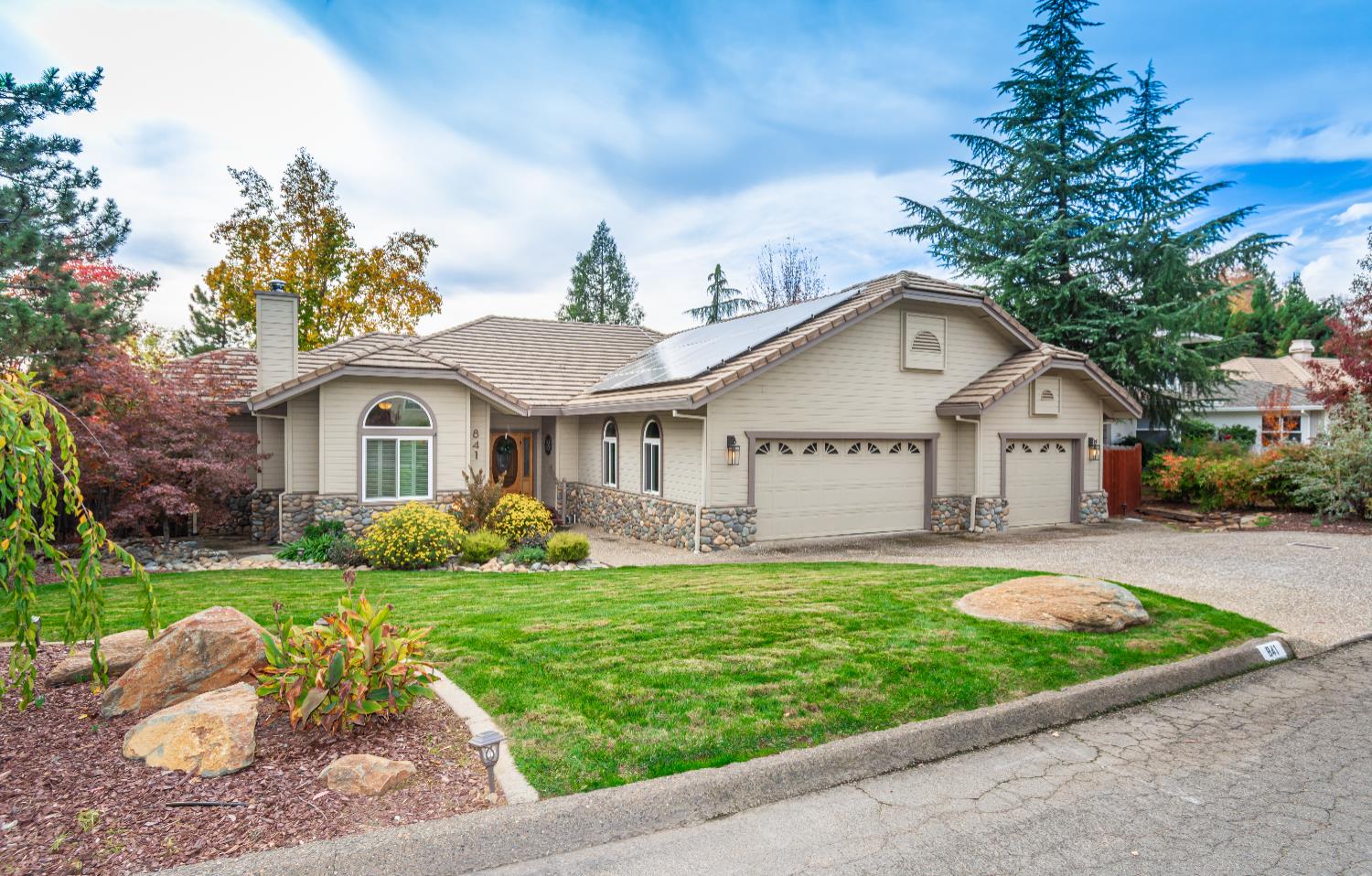 841 Oak Crest Circle