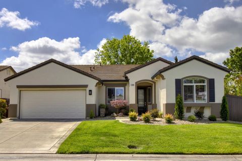 2500 Emerald Lake Ln, Elk Grove, CA 95758 - MLS#: 225053952