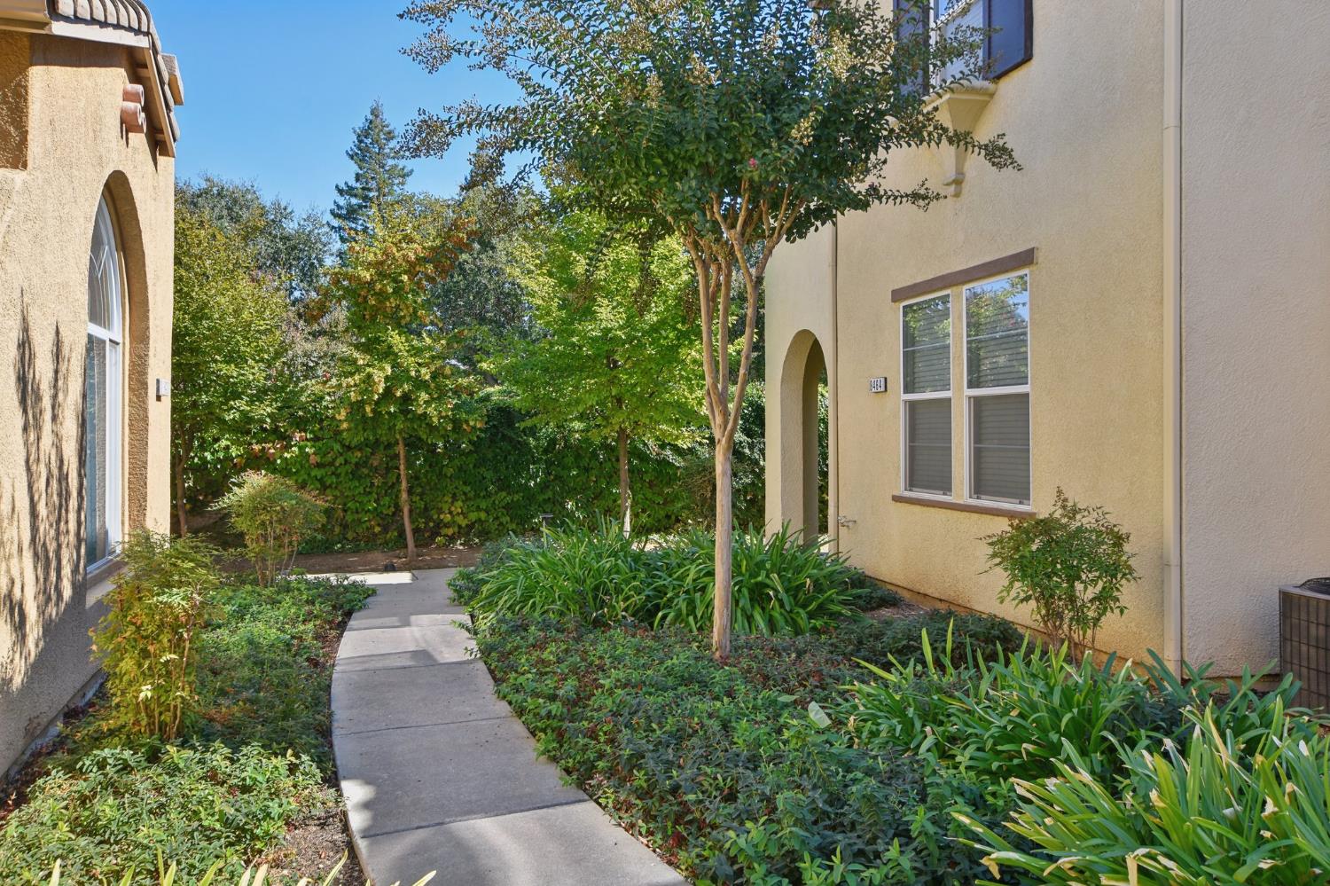 8464 Crystal Walk Circle