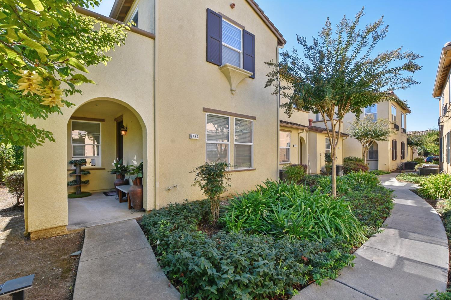 8464 Crystal Walk Circle