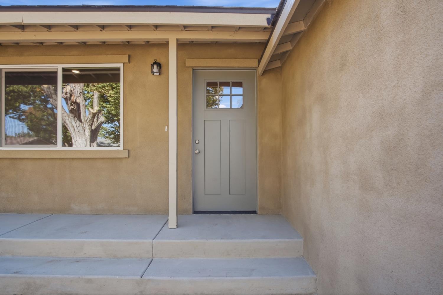 832 W 9th Street