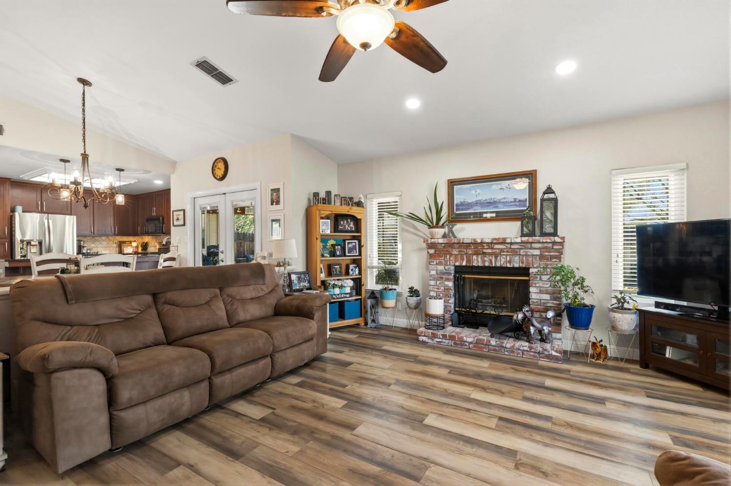 212 SW Country Club Drive