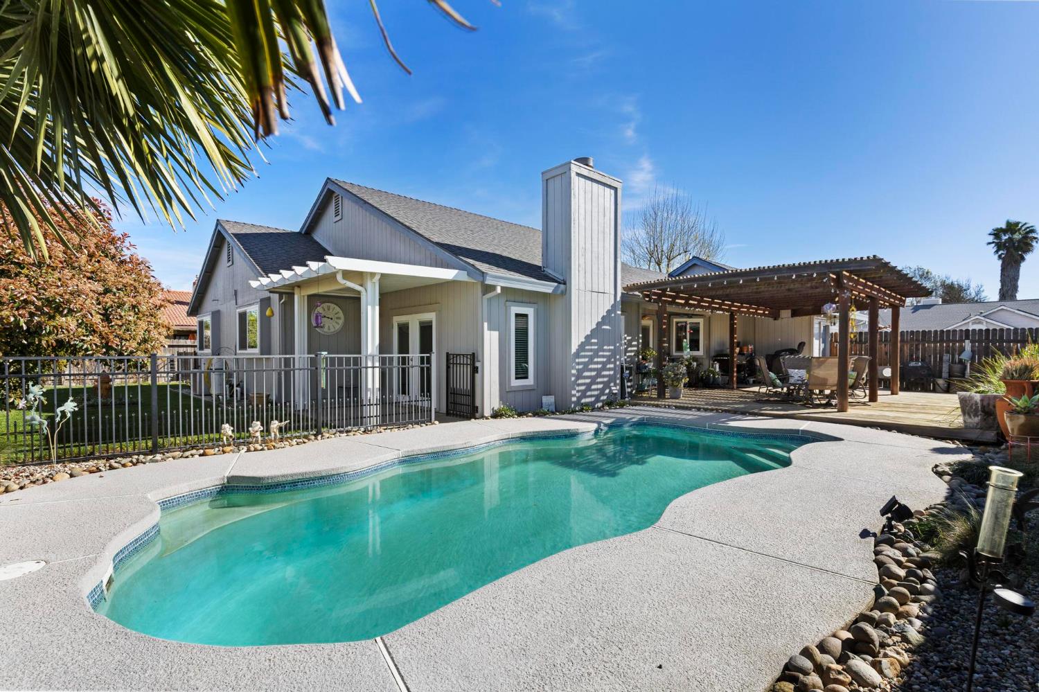 212 SW Country Club Drive