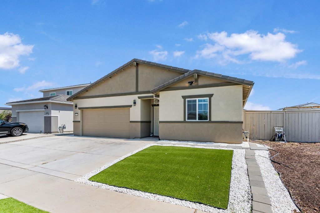 Photo of 1355 Dusty Maiden Drive, Olivehurst, CA 95961 (MLS # 225116978)