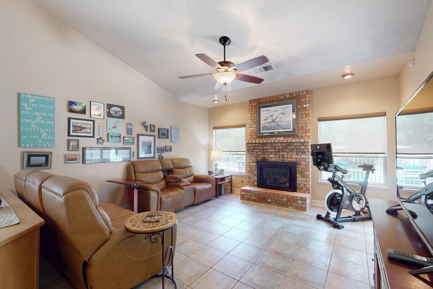 Yuba City, California 95993, United States, 4 Bedrooms Bedrooms, ,2 BathroomsBathrooms,Residential,Active,186867