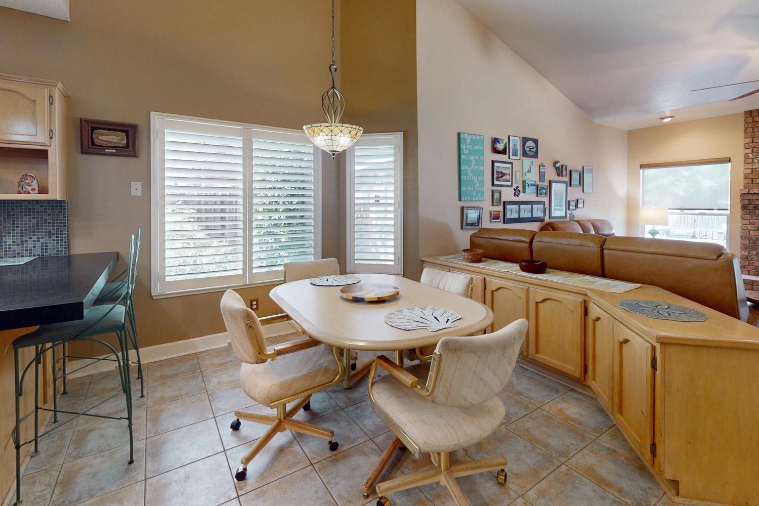 Yuba City, California 95993, United States, 4 Bedrooms Bedrooms, ,2 BathroomsBathrooms,Residential,Active,186867