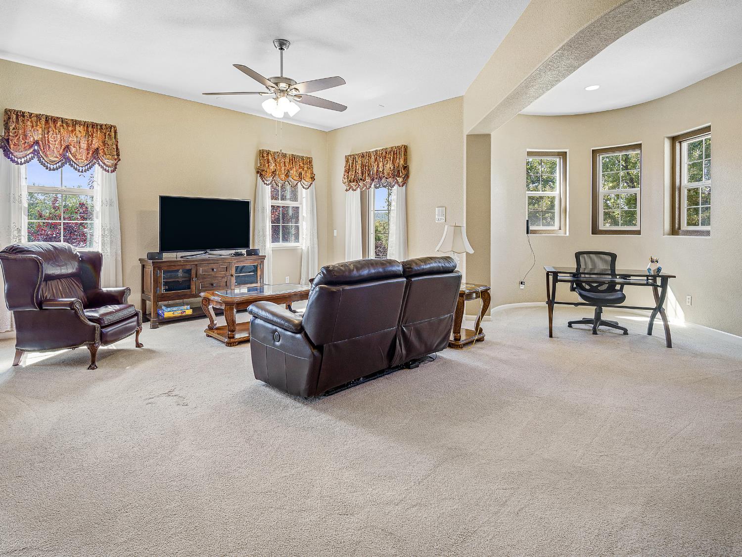 El Dorado Hills, California 95762, United States, 5 Bedrooms Bedrooms, ,5 BathroomsBathrooms,Residential,Active,208827