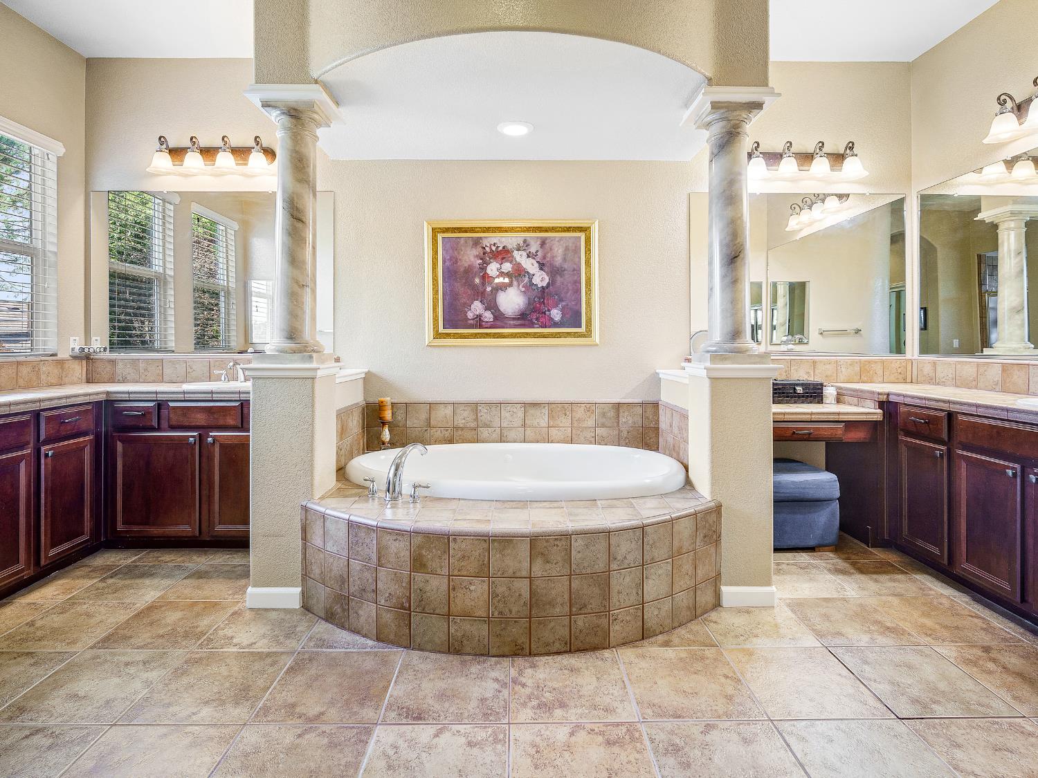 El Dorado Hills, California 95762, United States, 5 Bedrooms Bedrooms, ,5 BathroomsBathrooms,Residential,Active,208827