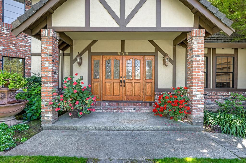 898 Lake Front Drive