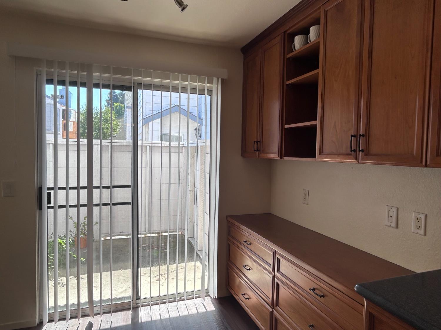 8252 Center Parkway 84