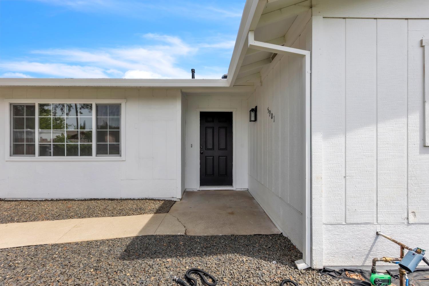5901 Albrecht Avenue